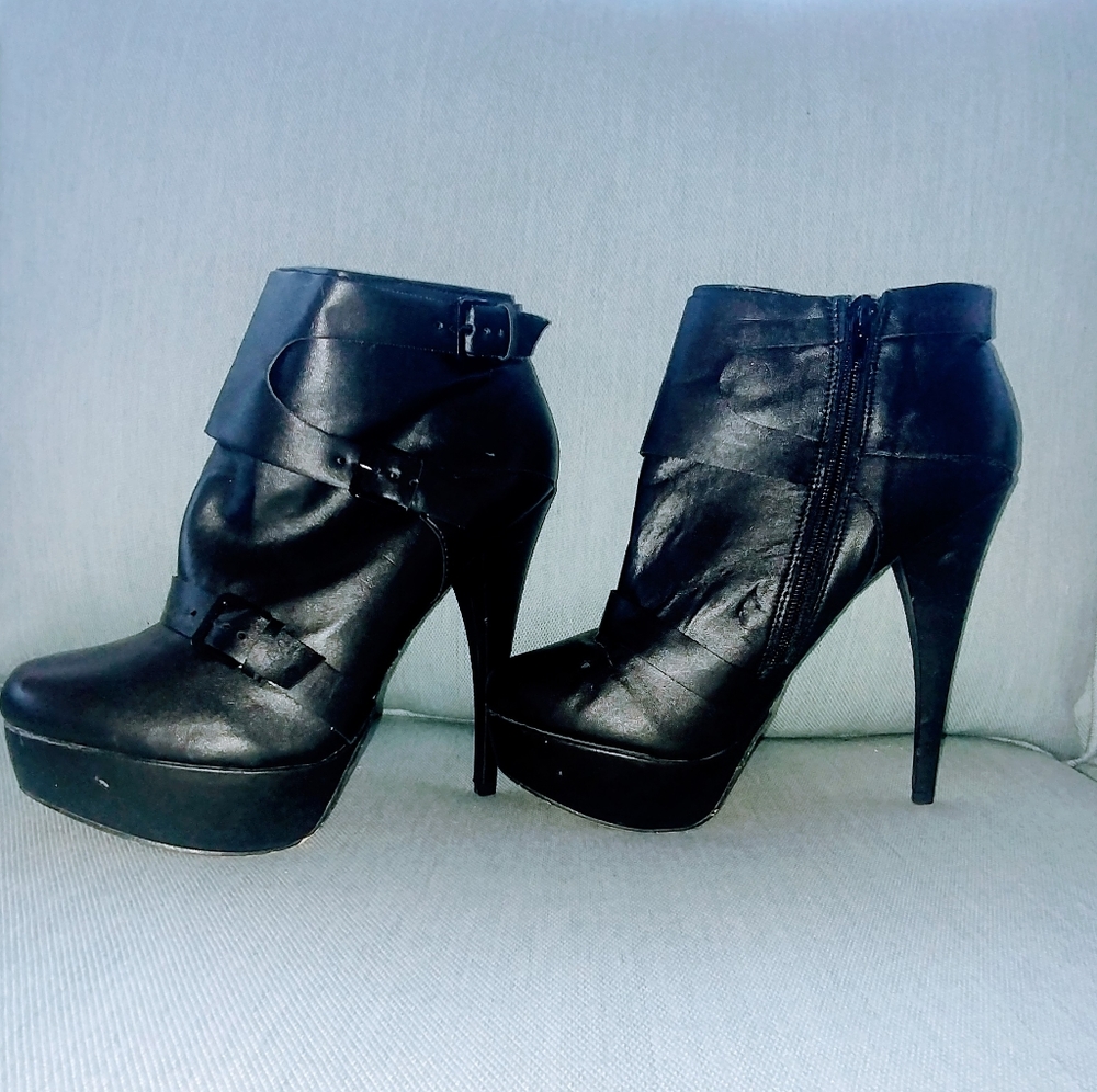 JustFab Stiletto booties, so much fun! Size 8M, slightly used, black leather